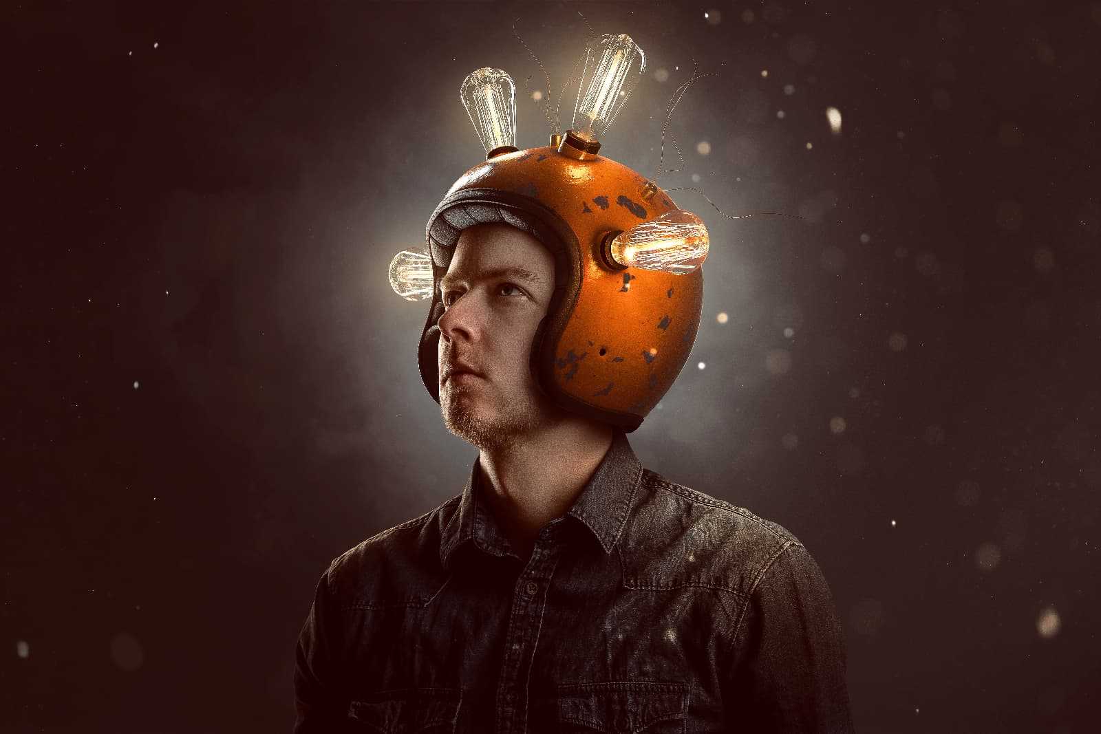 Hombre con un casco con bombillas